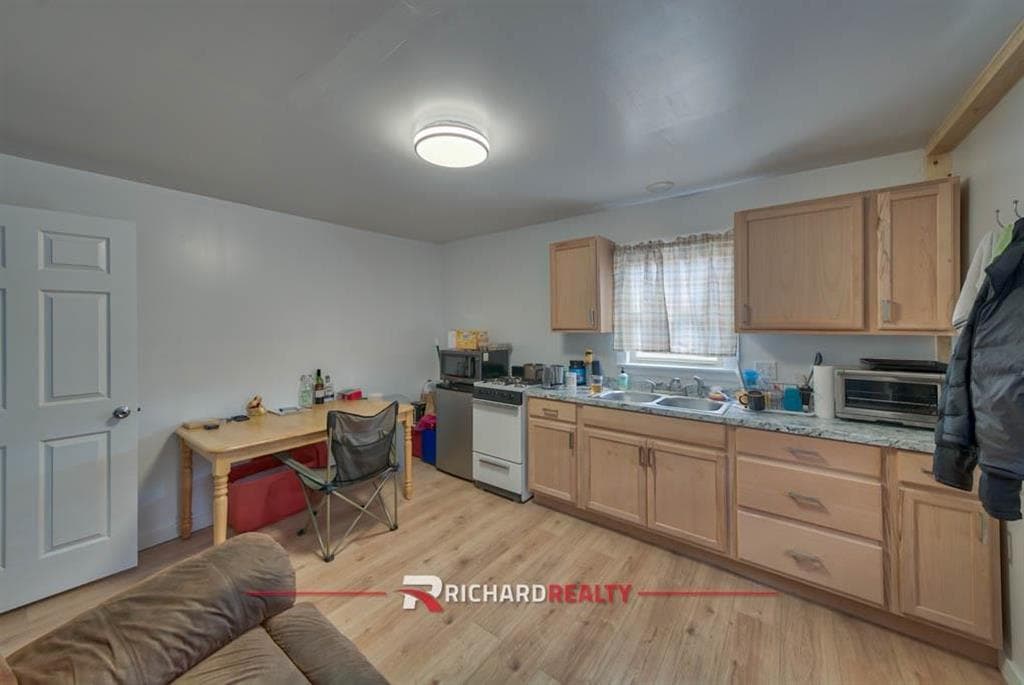 747 E Jefferson St — photo 18 of 25
