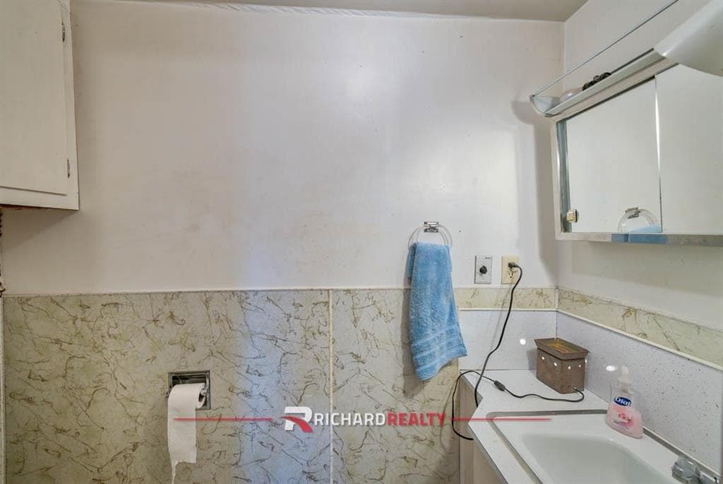 747 E Jefferson St — photo 21 of 25