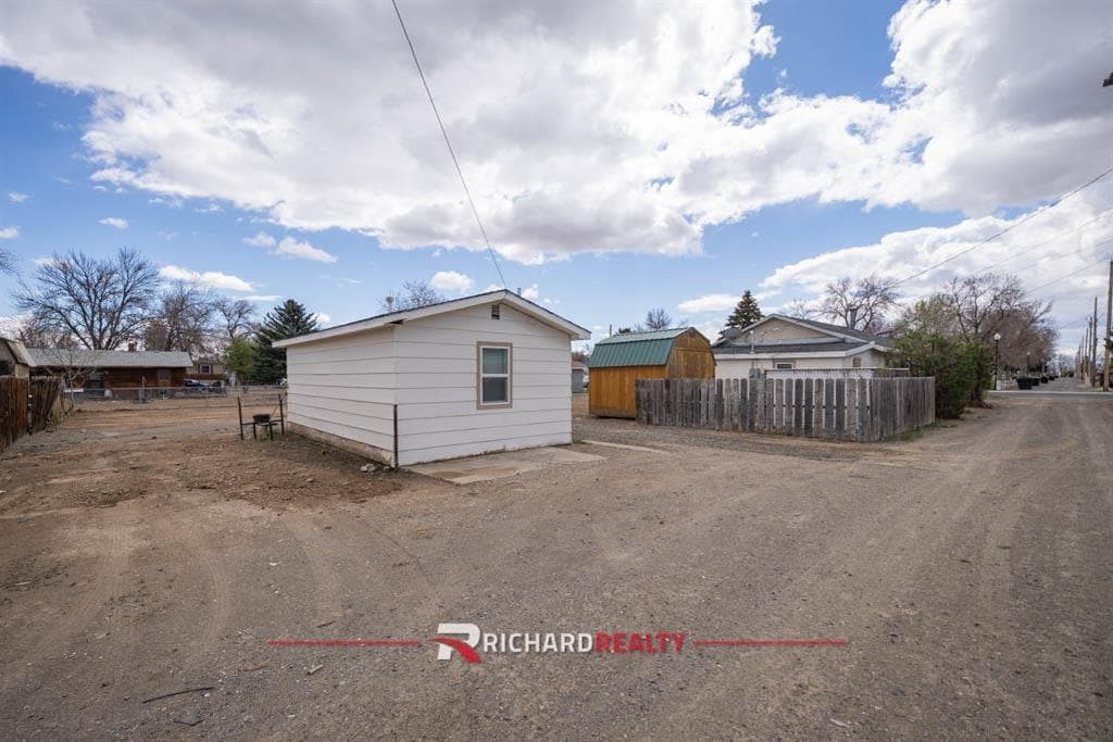747 E Jefferson St — photo 23 of 25