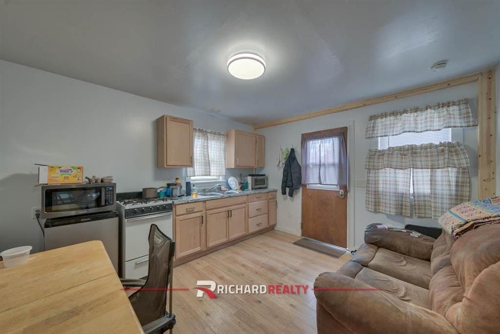 747 E Jefferson St — photo 24 of 25