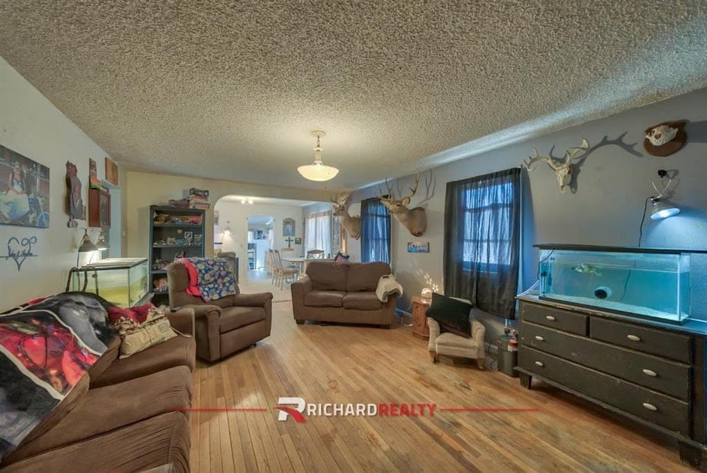 747 E Jefferson St — photo 4 of 25