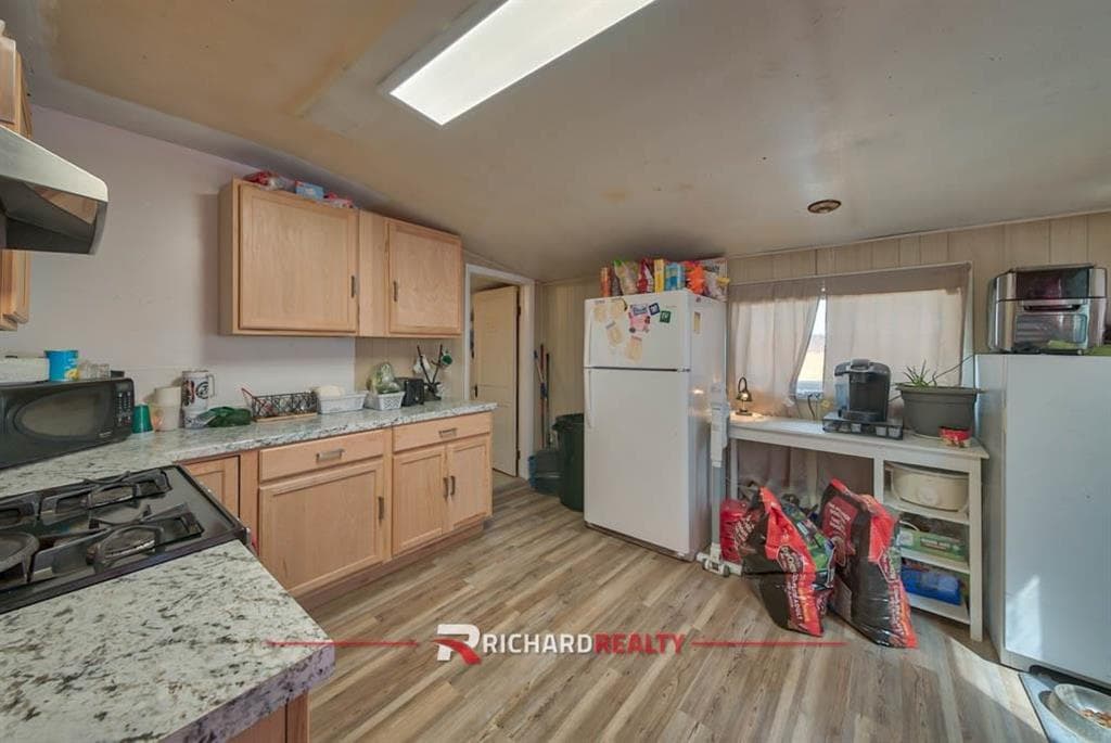 747 E Jefferson St — photo 9 of 25
