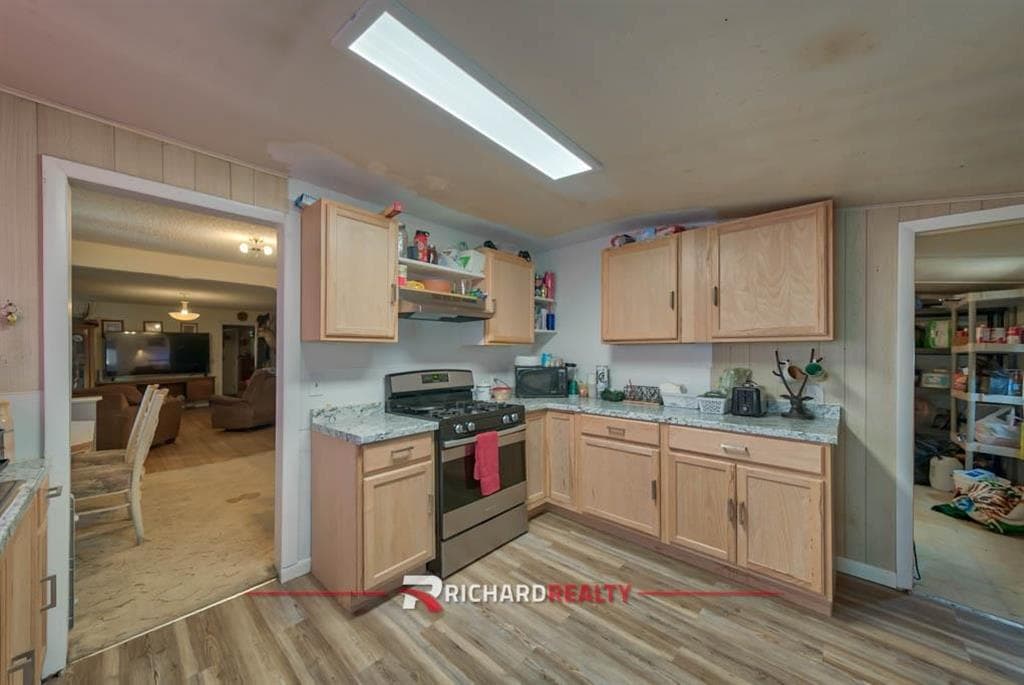 747 E Jefferson St — photo 10 of 25