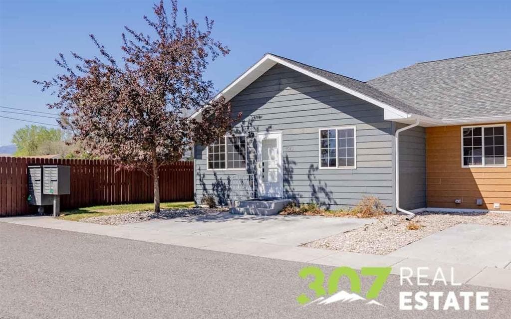 1643 Stella Ct — photo 2 of 25