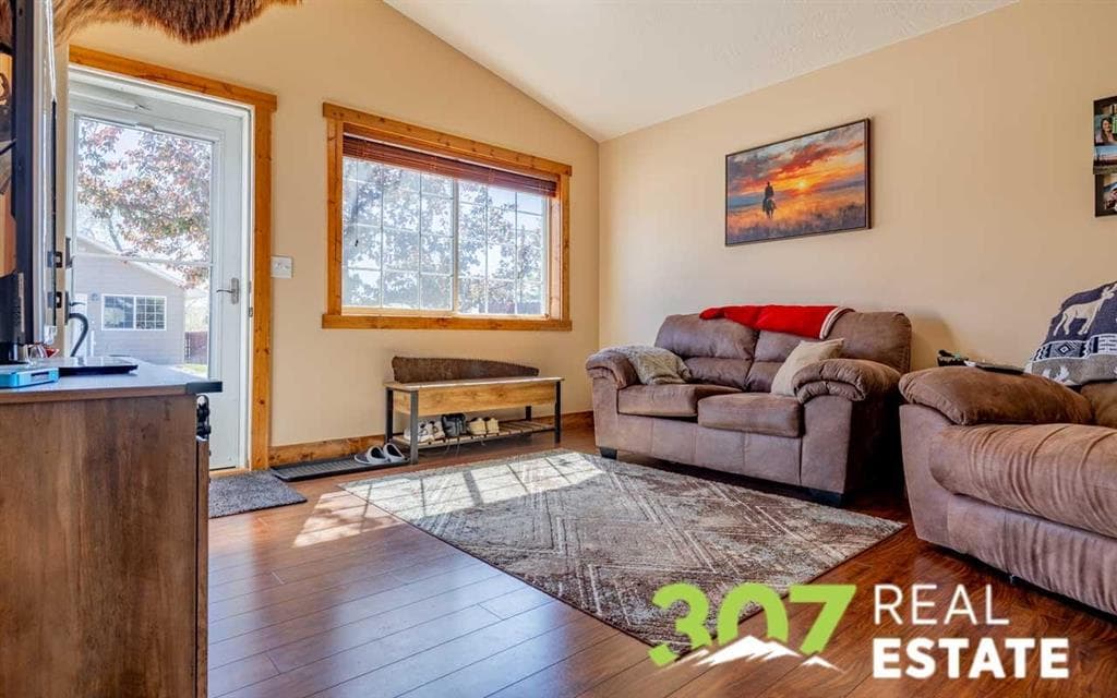 1643 Stella Ct — photo 3 of 25