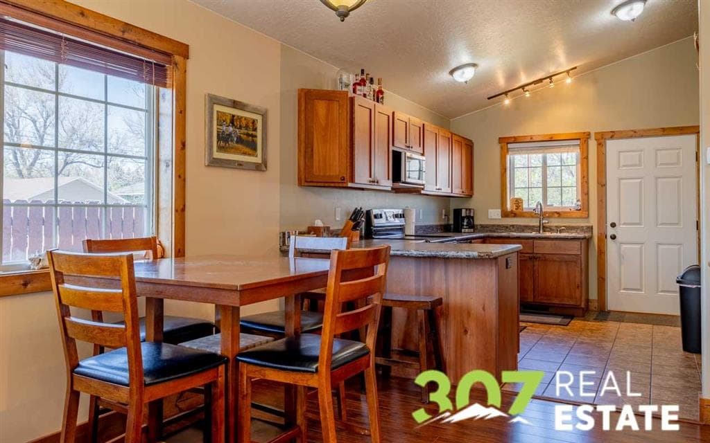 1643 Stella Ct — photo 6 of 25