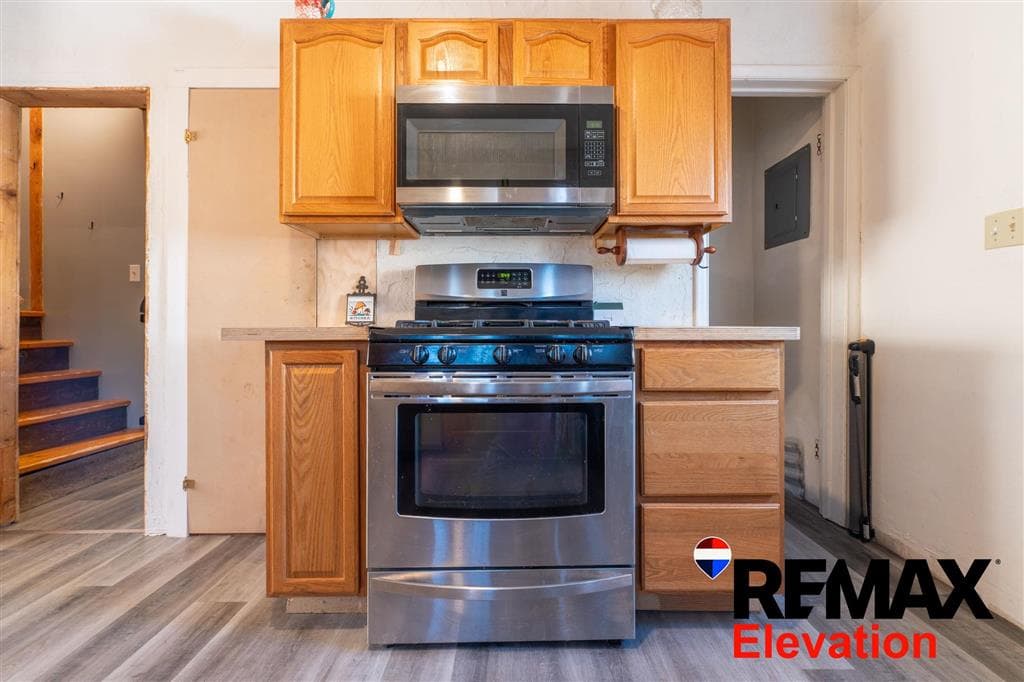 586 Nevada Ave — photo 2 of 25
