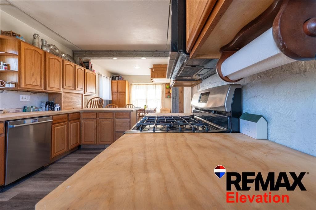 586 Nevada Ave — photo 4 of 25
