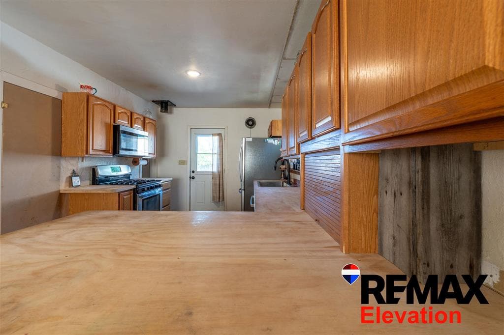 586 Nevada Ave — photo 8 of 25