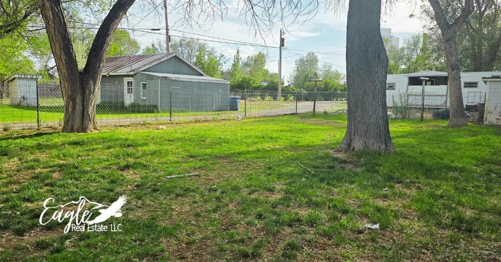 330 Idaho Ave — photo 2 of 19