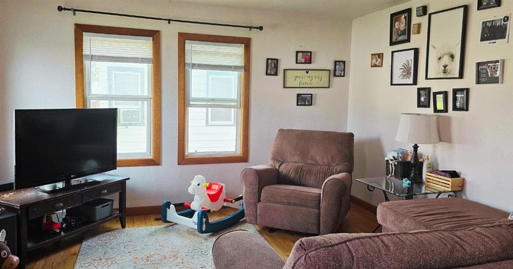330 Idaho Ave — photo 3 of 19