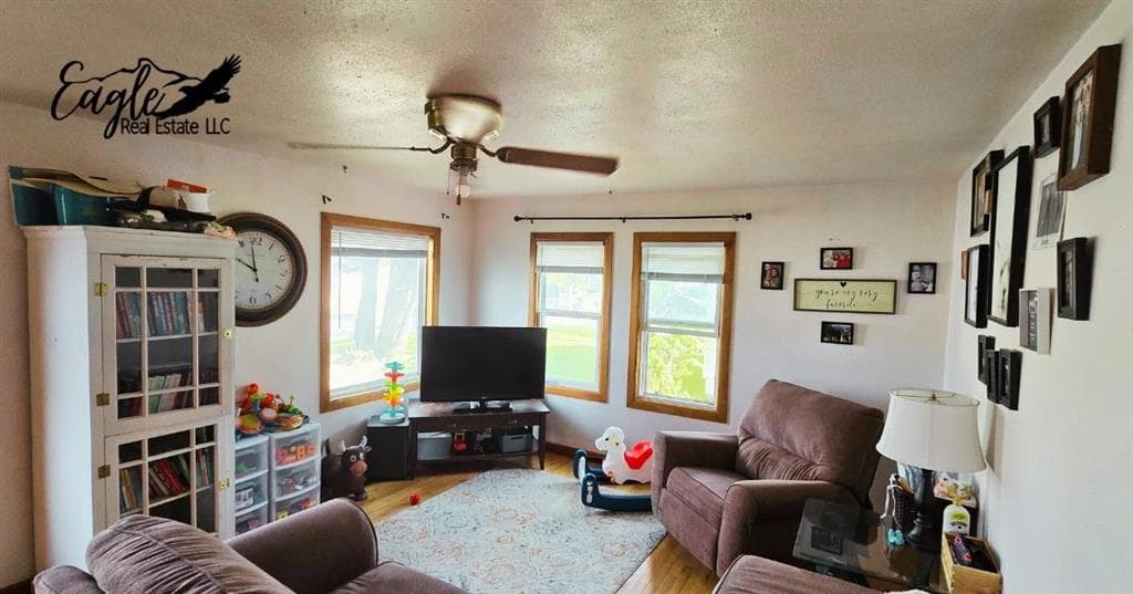 330 Idaho Ave — photo 4 of 19
