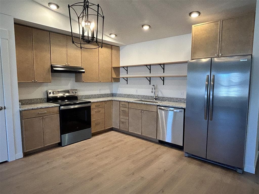 801 Cocoa Court — photo 2 of 9