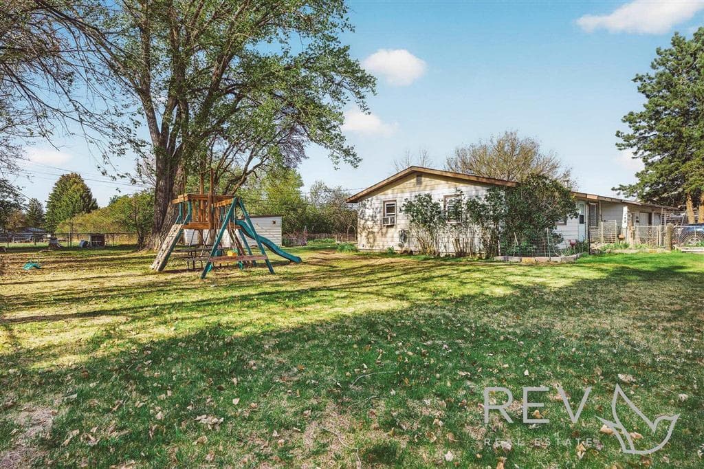 2525 Ina Ave — photo 4 of 20
