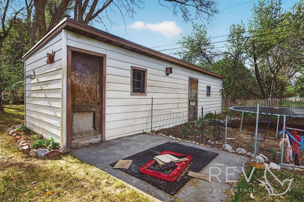2525 Ina Ave — photo 6 of 20