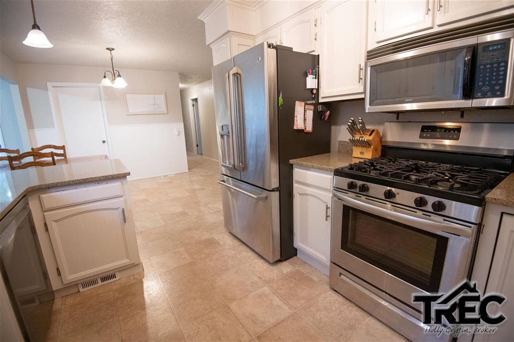 295 S Division St — photo 8 of 25