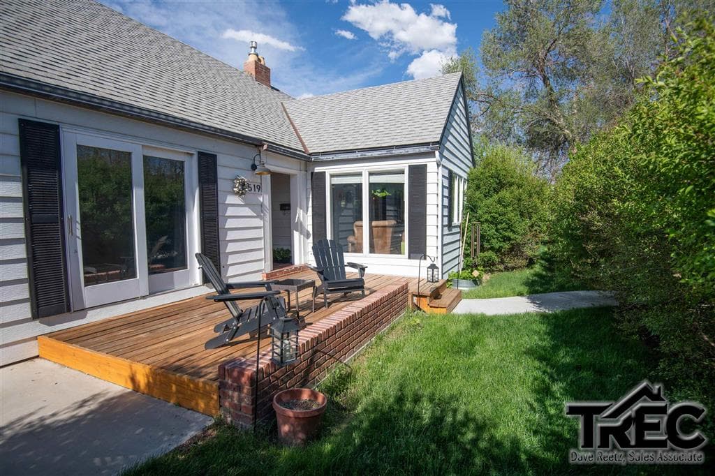 519 Avenue E — photo 2 of 25