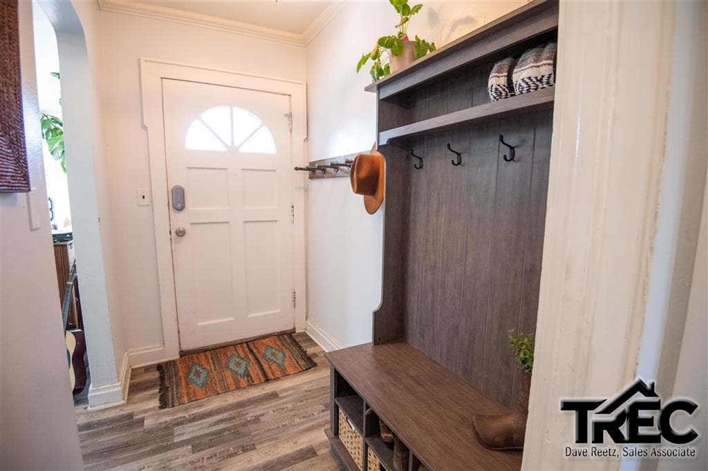 519 Avenue E — photo 3 of 25