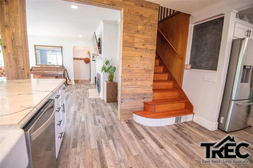 519 Avenue E — photo 8 of 25