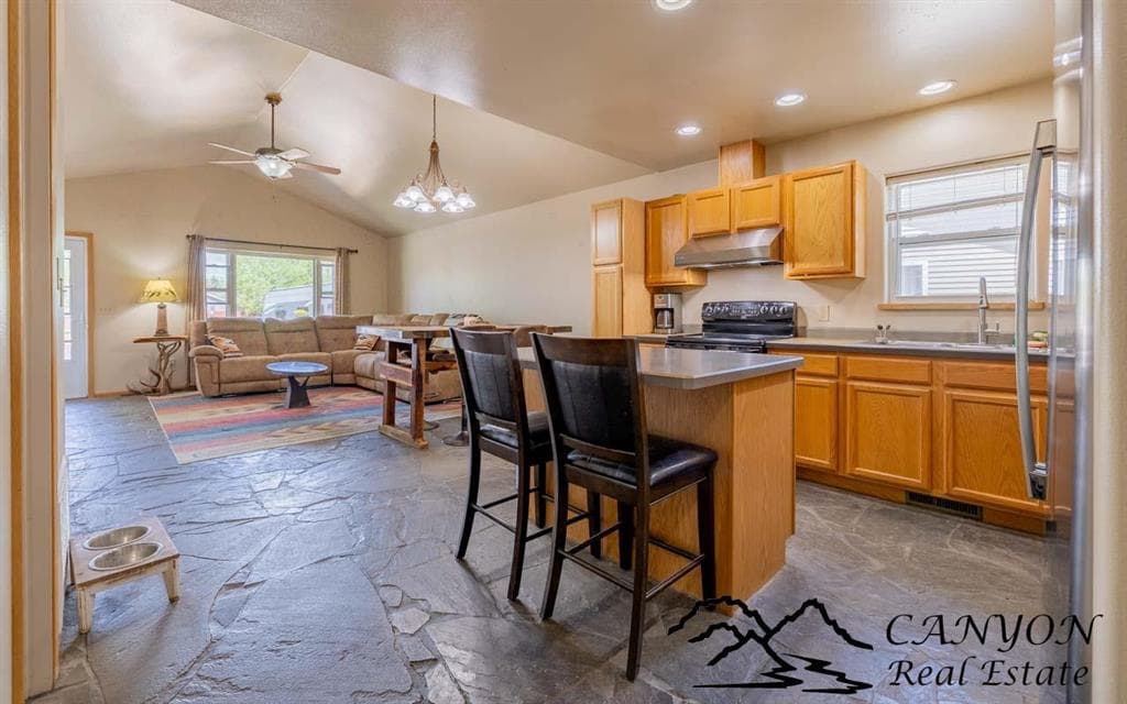 1014 Glade Ct — photo 2 of 25