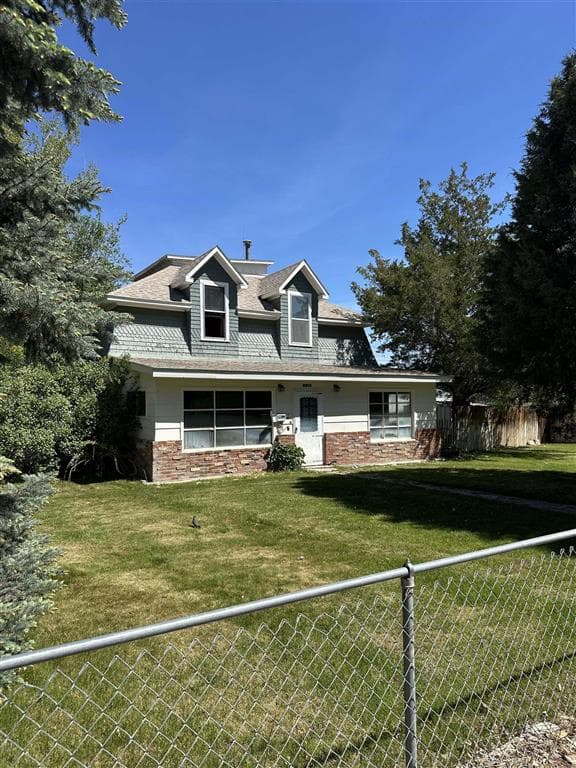 518 W F St — photo 2 of 19