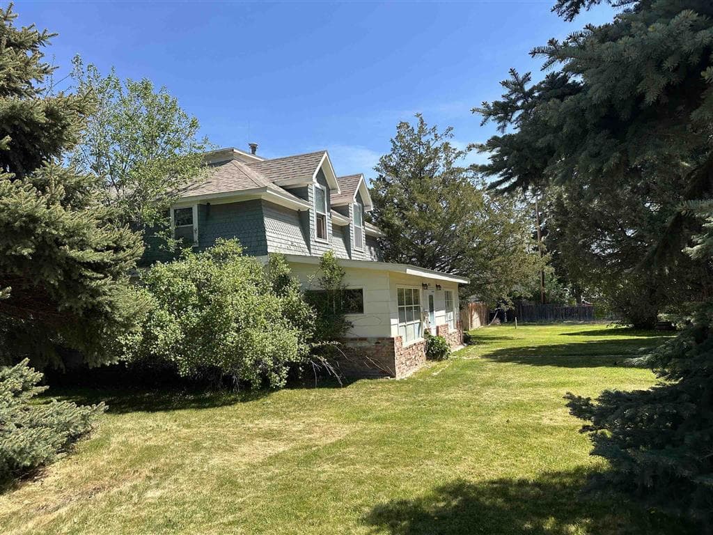 518 W F St — photo 3 of 19