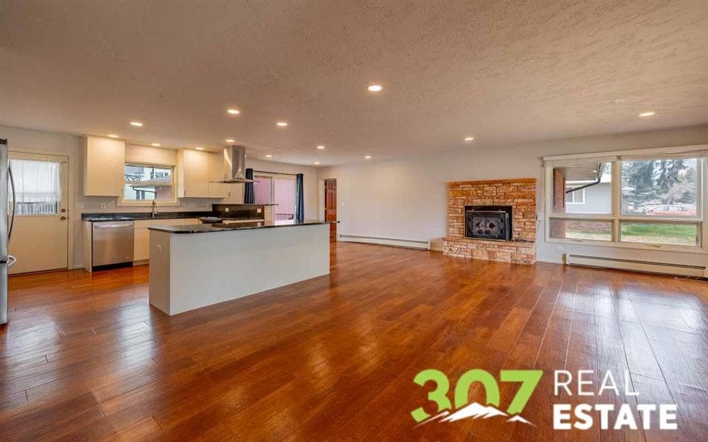 1220 Meadow Ln Ave — photo 2 of 25