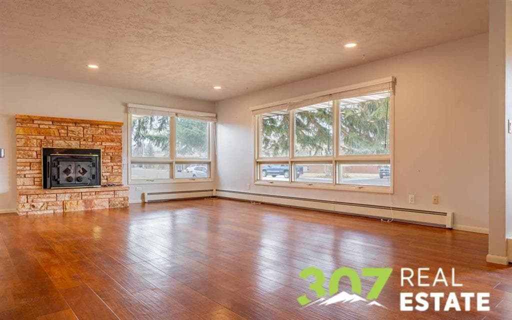 1220 Meadow Ln Ave — photo 3 of 25