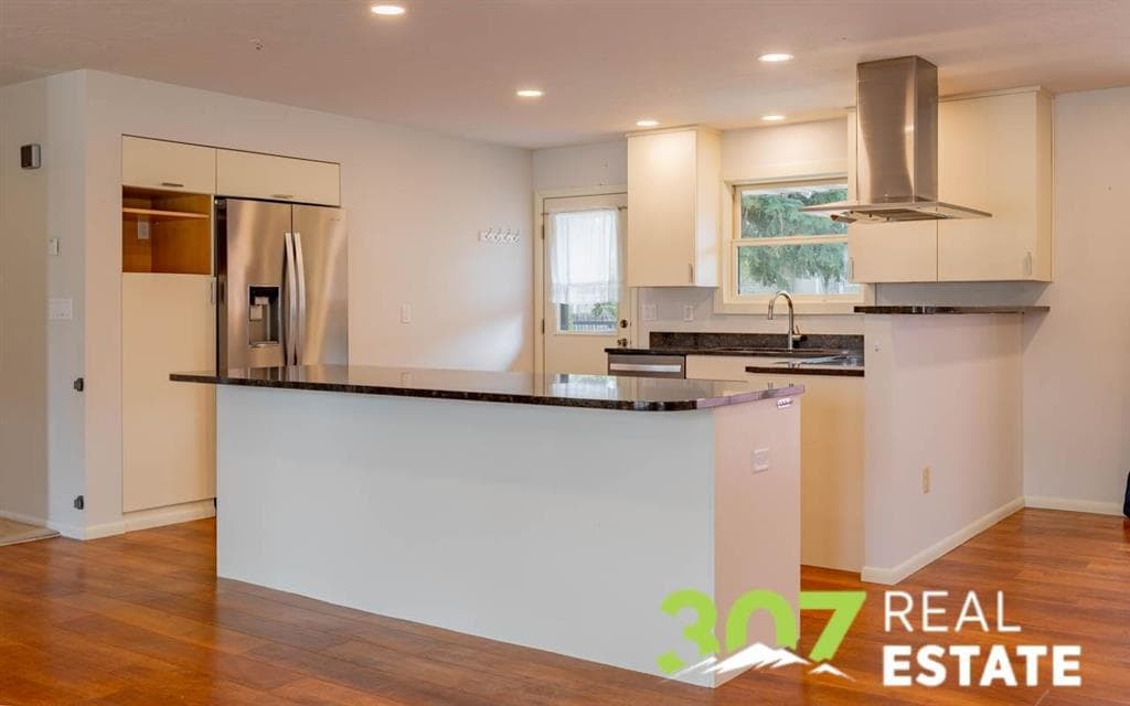 1220 Meadow Ln Ave — photo 5 of 25