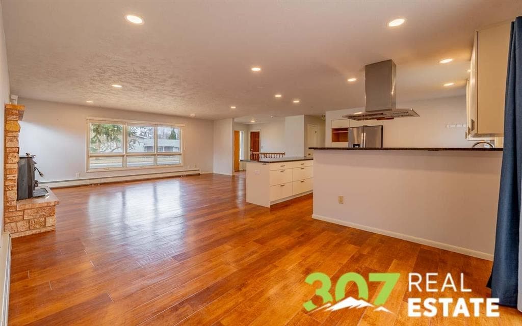 1220 Meadow Ln Ave — photo 8 of 25