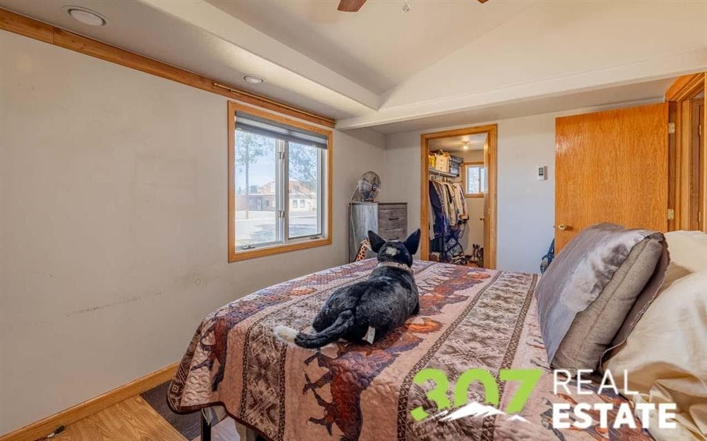 868 E North St — photo 17 of 25