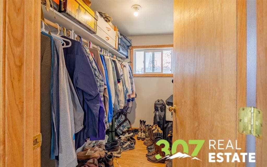 868 E North St — photo 18 of 25