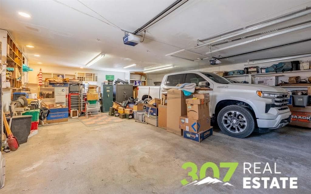 868 E North St — photo 19 of 25