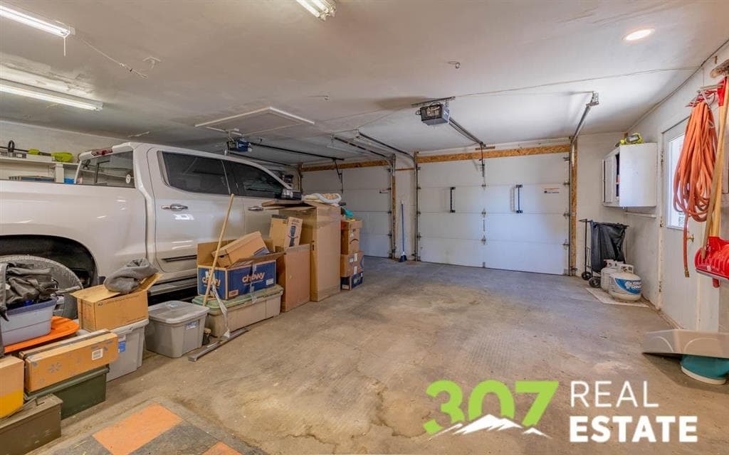 868 E North St — photo 20 of 25