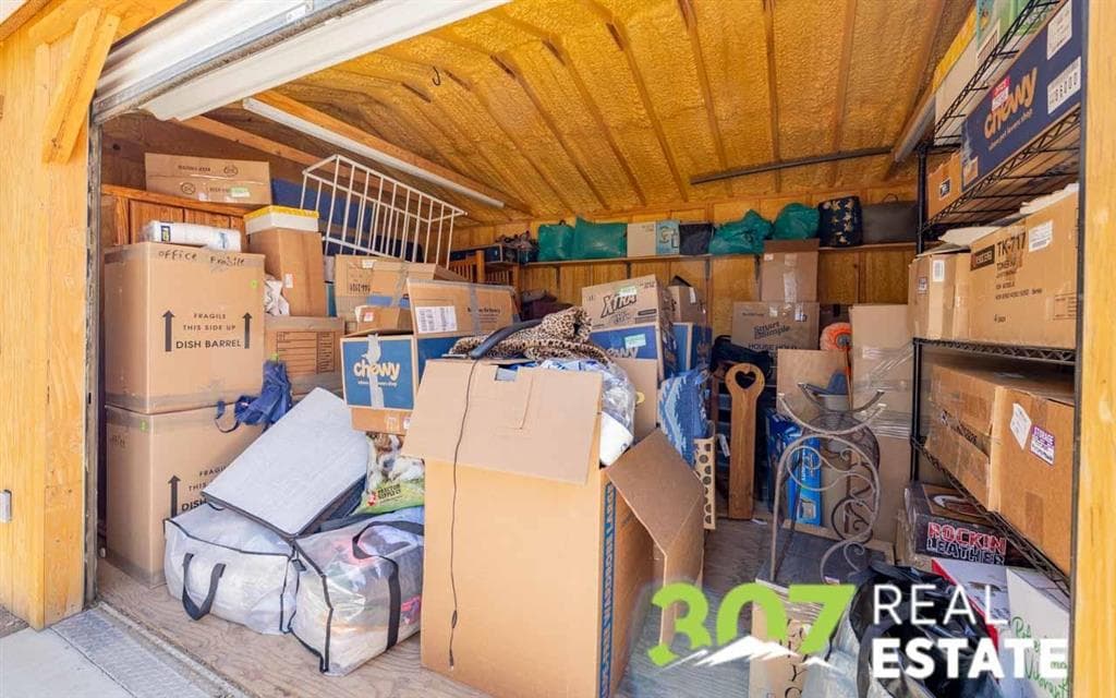 868 E North St — photo 23 of 25