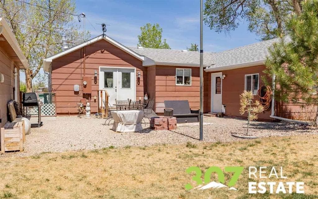 868 E North St — photo 25 of 25