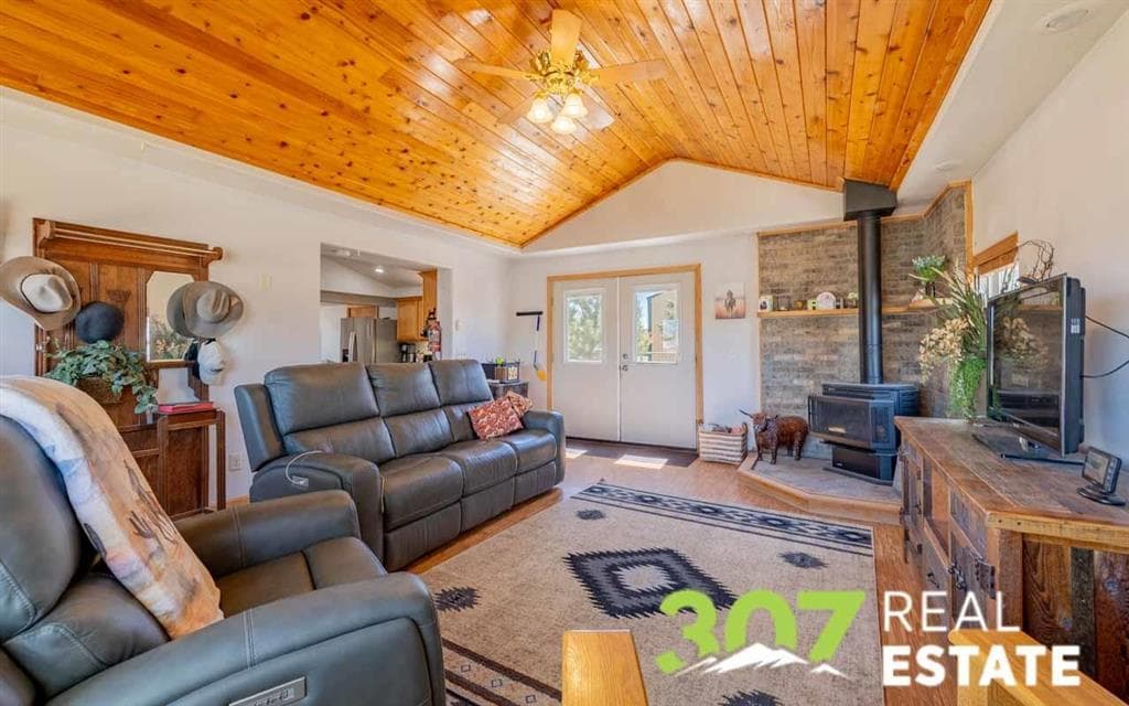 868 E North St — photo 4 of 25