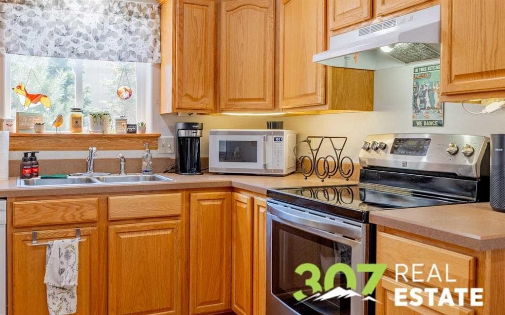 868 E North St — photo 8 of 25