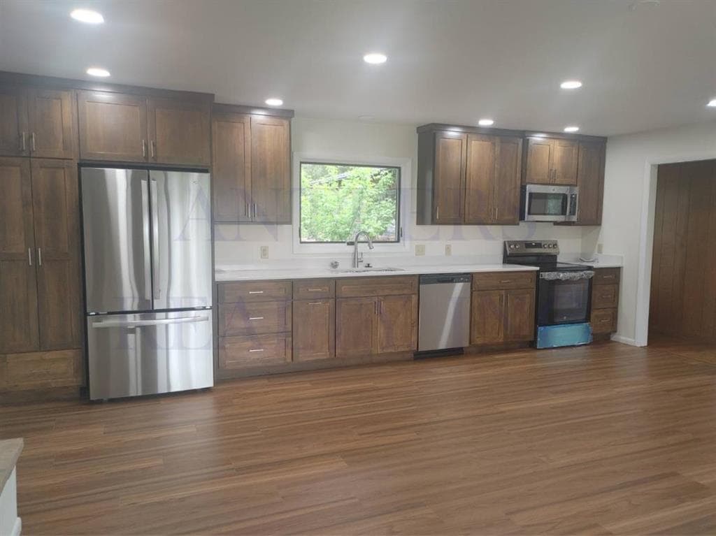 2537 Newton Ave — photo 2 of 17