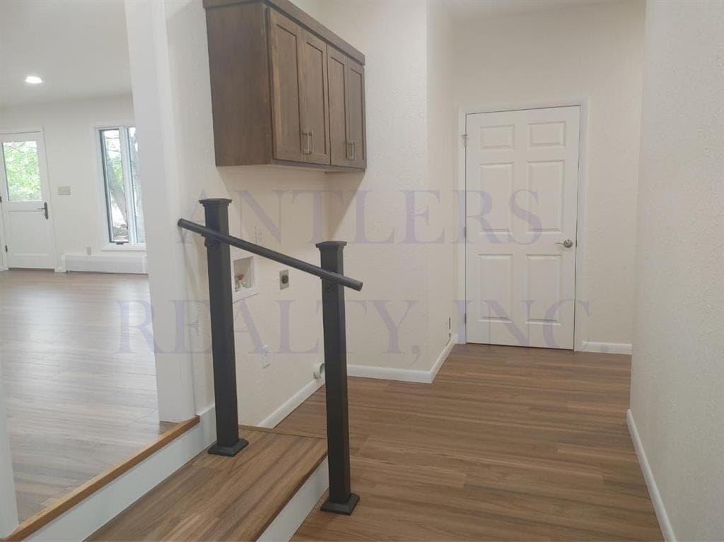 2537 Newton Ave — photo 6 of 17