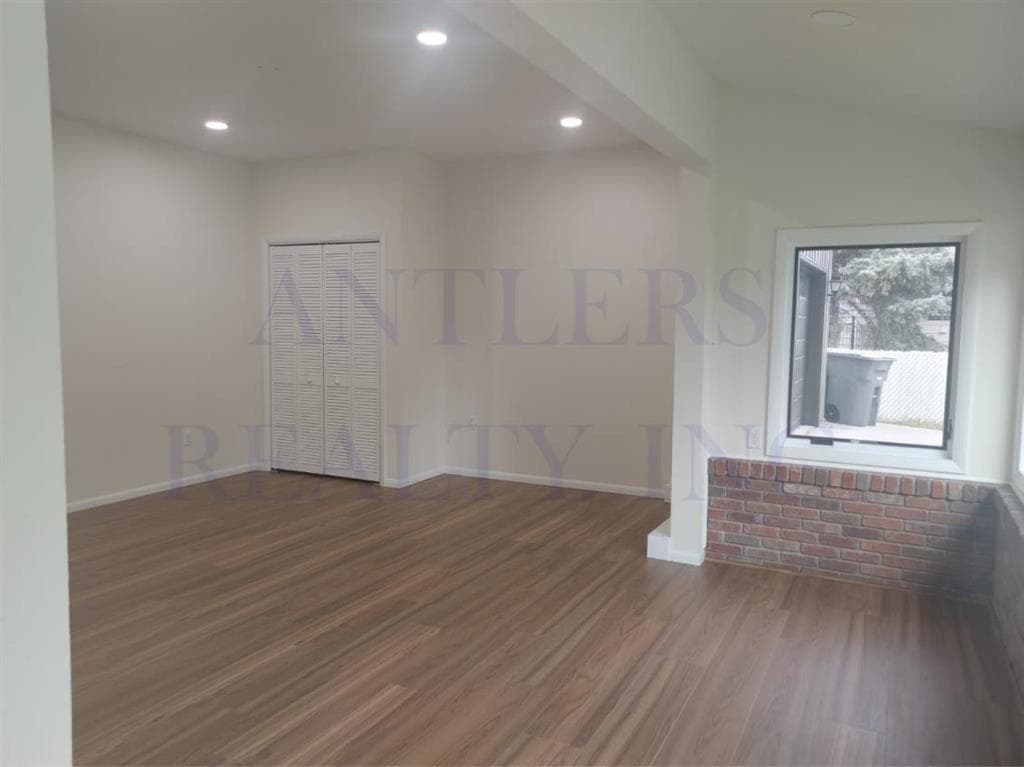 2537 Newton Ave — photo 9 of 17