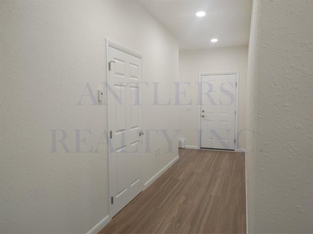 2537 Newton Ave — photo 10 of 17