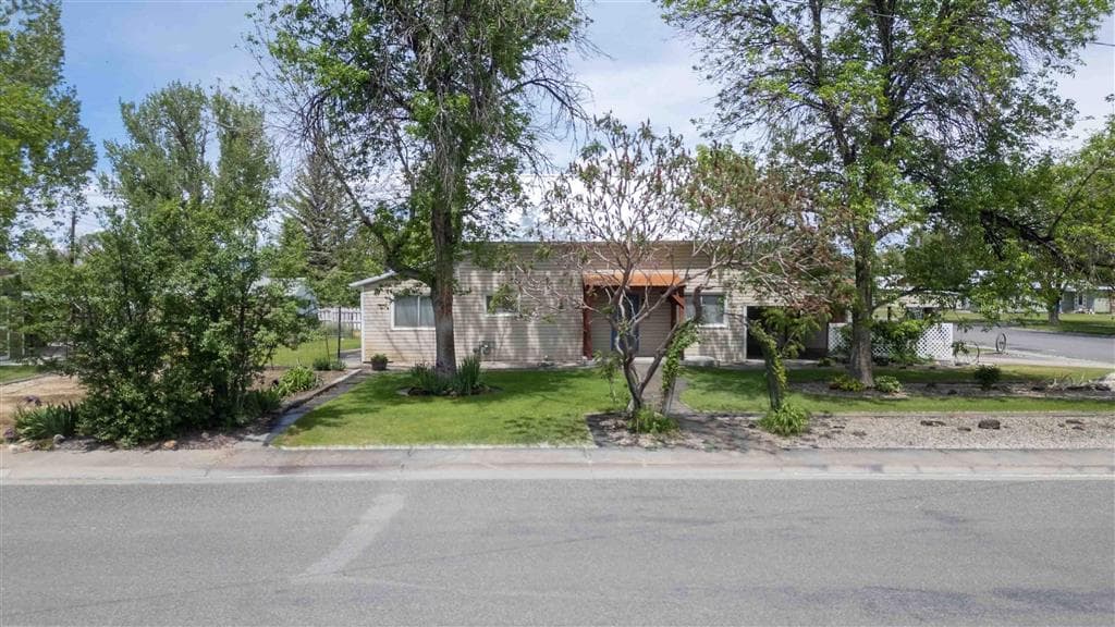 283 E 3rd St photo 1