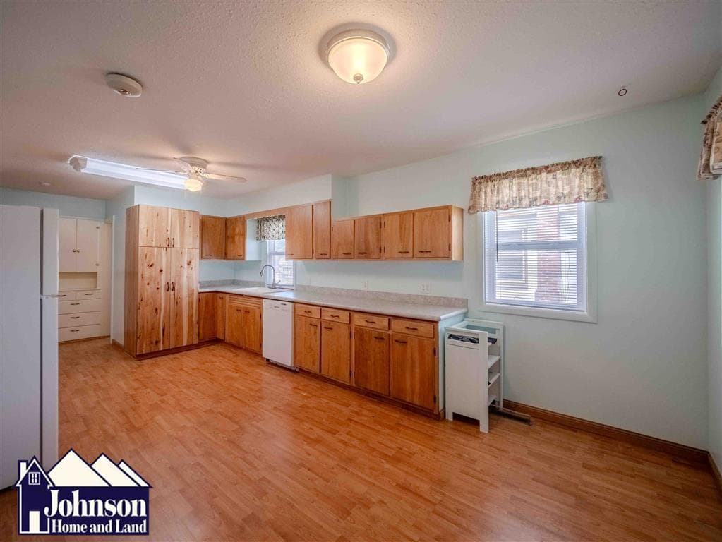 283 E 3rd St — photo 4 of 25