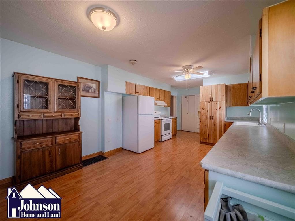 283 E 3rd St — photo 5 of 25