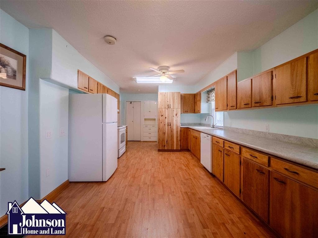 283 E 3rd St — photo 6 of 25