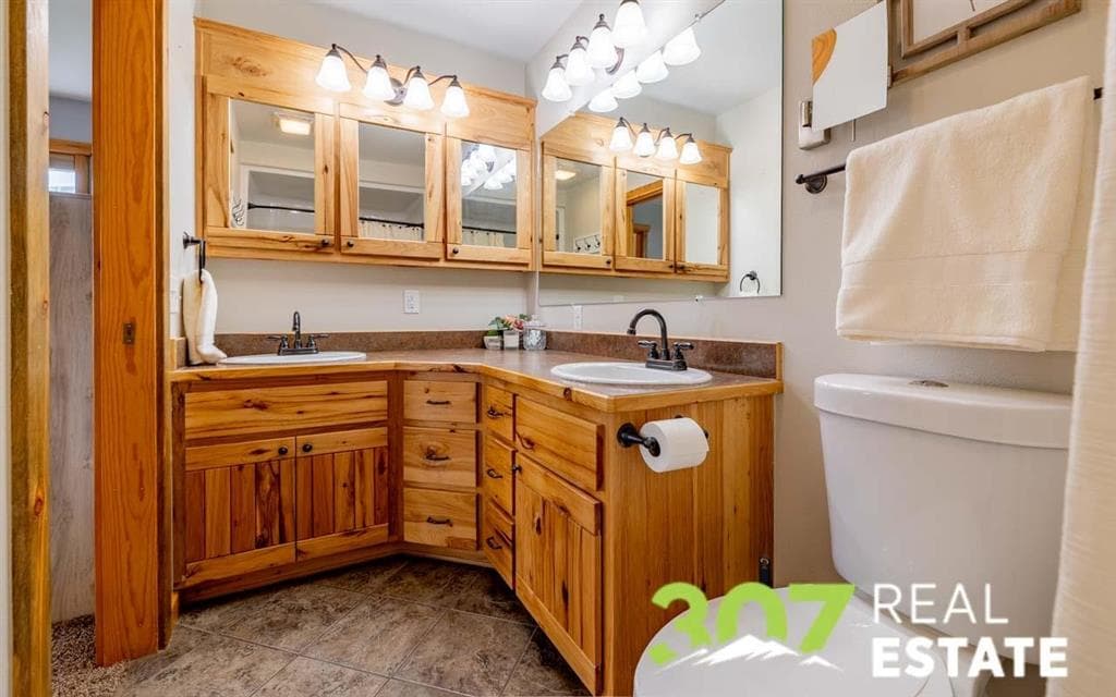 2832 Kent Ave — photo 16 of 25