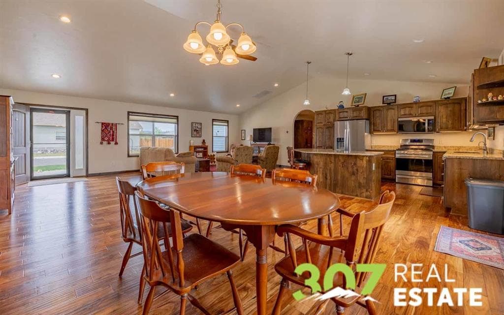 3431 Appalachian Ave — photo 3 of 25