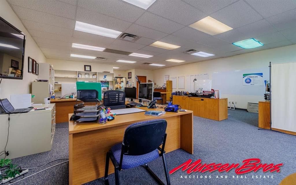 2706 Big Horn Ave — photo 8 of 25