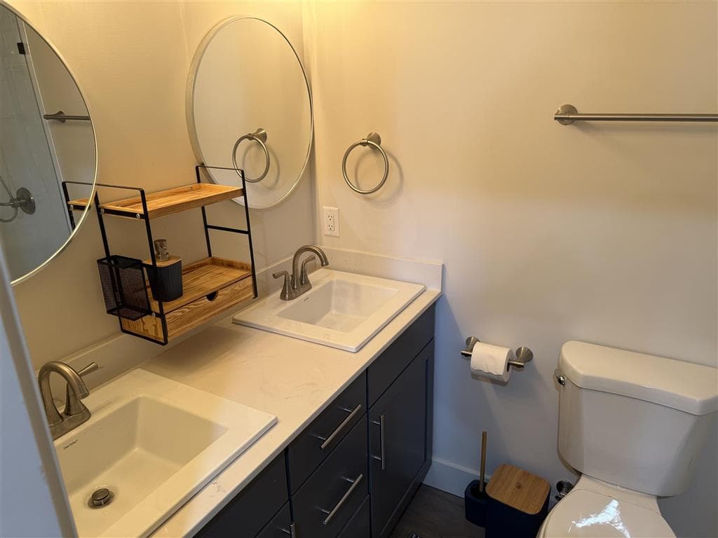 742 N Clark St — photo 12 of 17